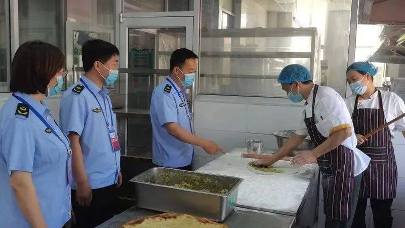 清油火锅底料：火锅与冒菜的跨界融合**